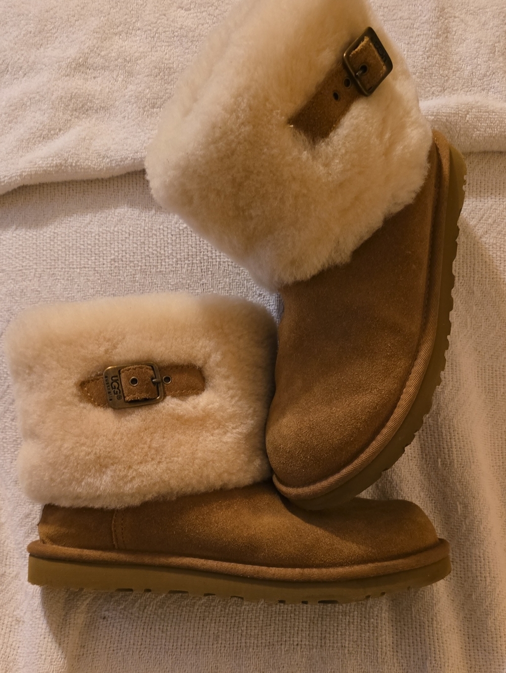UGG Australia Ellee Sheepskin Low Buckle Boots 8